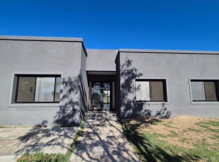 Casa · 180m² · 5 Ambientes · 2 Cocheras