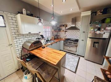 Casa · 76m² · 3 Ambientes · 1 Cochera · Casa en Lomas de Zamora Oeste