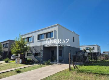 Casa · 110m² · 5 Ambientes · 2 Cocheras · Casa Venta 4 Dorm. Barrio El Aljibe Lote de 216 m² Pilar