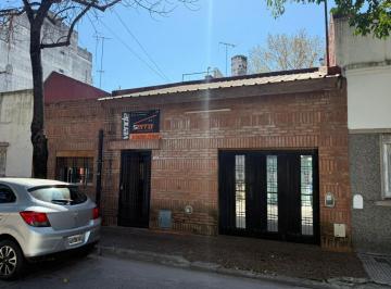 Casa · 130m² · 5 Ambientes · 1 Cochera · Casa 4 Ambientes en Lote Propio con Garaje Quincho y Terraza