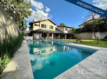 Casa · 364m² · 6 Ambientes · 1 Cochera · Casa en Venta en La Lucila - Reservada