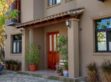 Casa · 267m² · 6 Ambientes · 1 Cochera · Casa en Venta en Santa Barbara, Tigre, G. B. a. Zona Norte