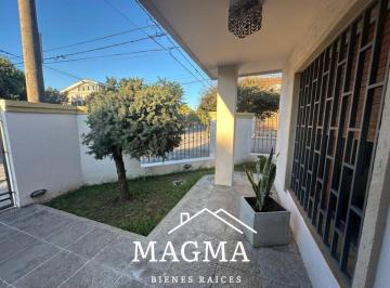 Casa de 1 ambiente, Córdoba · Casa en Venta en Poeta Lugones! 4 Dorm! Apto Credito!