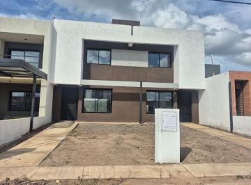 Casa de 5 ambientes, Córdoba · Docta Av Estrenar 2 Dor 2 Baños