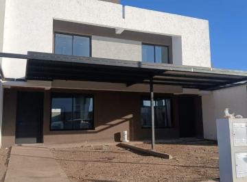 Casa de 5 ambientes, Córdoba · Docta Av Estrenar 2 Dor 2 Baños