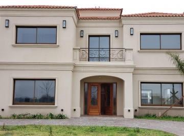Casa · 335m² · 6 Ambientes · 1 Cochera · Casa 6 Ambientes en Alquiler en Barrio Cerrado