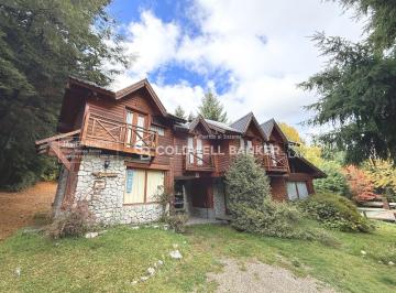Casa · 2117m² · 3 Ambientes · 4 Cocheras · Venta Complejo de Cabañas y Recepción 350 m² en Puerto Manzano, Villa La Angostura.