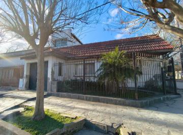 Casa · 158m² · 4 Ambientes · 1 Cochera · Casa - Berisso