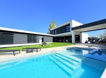 Casa · 340m² · 5 Ambientes · 10 Cocheras · Casa en General Rodriguez