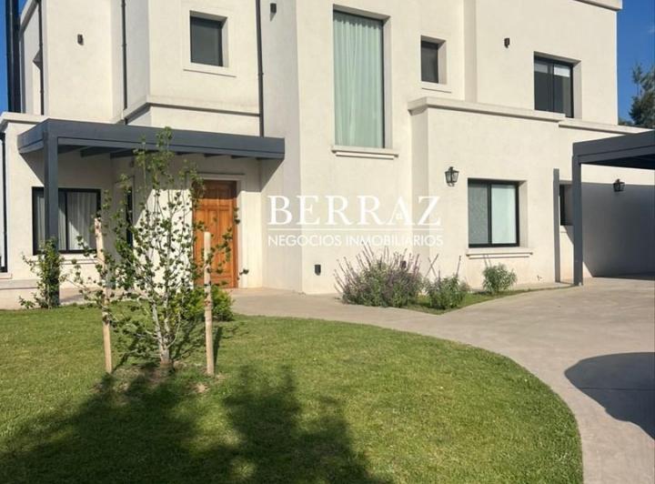 Casa · 264m² · 6 Ambientes · 2 Cocheras