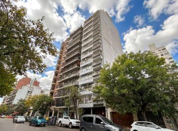 Departamento · 55m² · 3 Ambientes · 1 Cochera · Impecable 3 Ambientes con Vista a La Plaza