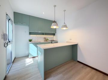 Casa · 70m² · 3 Dormitorios · 1 Cochera · Venta - Casa de Pasillo de 3 Dorm., Patio con Parrillero y Terraza - Abasto, Rosario.
