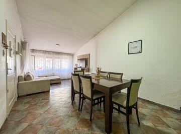 Casa · 125m² · 5 Ambientes · 1 Cochera · Venta - Casa de Dos Dorm., Comodín y Cochera - Las Heras, Rosario.