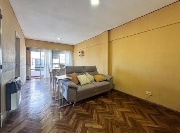 Departamento · 74m² · 3 Ambientes · 1 Cochera · Venta - Piso Exclusivo de Dos Dorm. con Cochera - Abasto, Rosario.