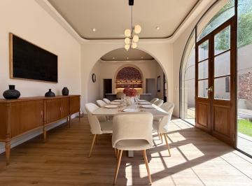 Casa · 203m² · 5 Ambientes · 1 Cochera · Venta - Casa Al Frente de 3 Dorm., Cochera y Patio con Pileta - Lourdes, Rosario.