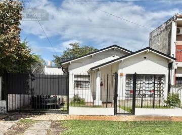 Casa · 320m² · 2 Dormitorios · Burzaco - 2 Dorm. - Desarrollado en Una Planta