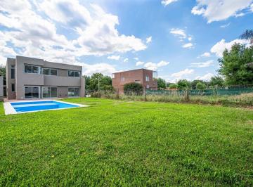 Casa · 133m² · 5 Ambientes · Venta - Casa de Dos Dorm. con Pileta - Funes, Santa Fe.