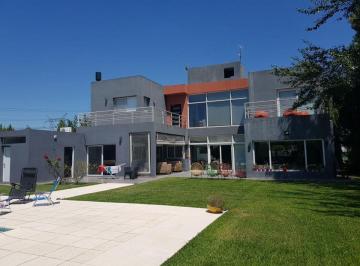 Casa de 5 ambientes, Esteban Echeverría · Importante Casa 5 Ambientes en Venta/ Barrio Cerrado La Magdalena - Canning
