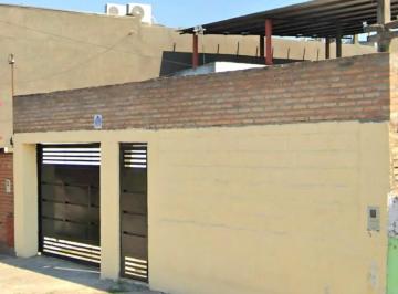 Casa · 80m² · 2 Ambientes · 5 Cocheras · B° Ampliacion Kennedy Casa 1 Dormitorio C/ Quincho C/ Pileta Pje. Saenz Peña 3155
