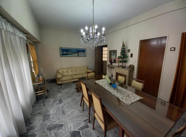 Casa · 200m² · 3 Ambientes · 3 Cocheras