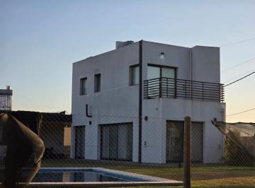 Casa · 180m² · 3 Ambientes · 2 Cocheras · Oportunidad Casa 2 Plantas Fincas de Ibarlucea