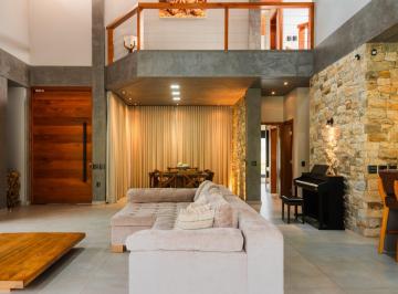 Casa · 322m² · 5 Dormitorios · 4 Cocheras · Casa Venta en Florianapolis 322 m² Cub Frente Al Mar