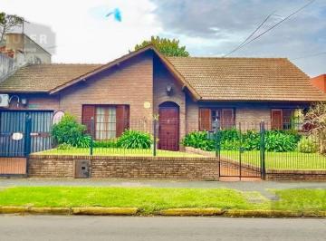 Casa · 404m² · 3 Dormitorios · 1 Cochera · Adrogue - 3 Dorm. - Desarrollada en 1 Planta
