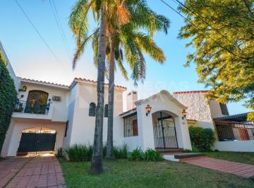 Casa · 238m² · 3 Ambientes · 2 Cocheras · ¡Venta! Hermosa Casa Colonial en Calle Figueroa y Mendoza - Urca