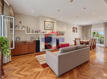 Casa · 212m² · 5 Ambientes · 2 Cocheras · Venta Chalet Apto Crédito 5 Ambientes con Pileta, Jardín y Cochera en Martínez