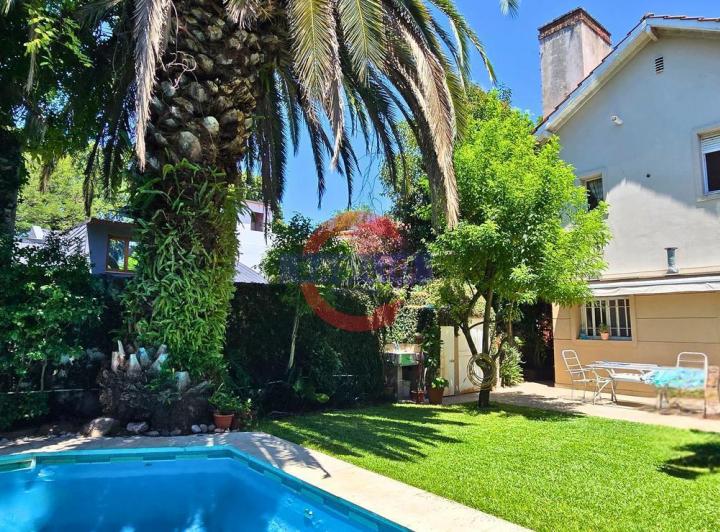 Casa · 212m² · 5 Ambientes · 2 Cocheras
