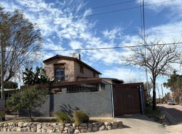 Casa · 180m² · 9 Ambientes · 2 Cocheras · Casa con Pileta Unquillo - Apta Credito