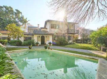Casa · 300m² · 6 Ambientes · Casa en Alquiler en La Lucila