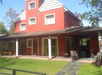Casa · 230m² · 4 Ambientes · 2 Cocheras · Casa con Parque y Pileta Country Boca Raton en Alquiler