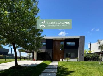Casa · 280m² · 5 Ambientes · 2 Cocheras · Casa en Venta a La Laguna con Pileta en Barrio Islas | El Cantón | 280 m² Cubiertos | Cochera Cubiert