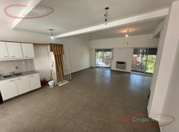 Casa · 175m² · 4 Ambientes · 1 Cochera · Casa 4 Amb en Duplex 2 Bños 1 Toil Patio Balcon Garage