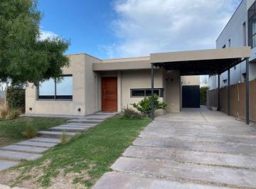 Casa de 5 ambientes, Russell · Casa en Alquiler, Barrio Lomas de Russell, Maipú