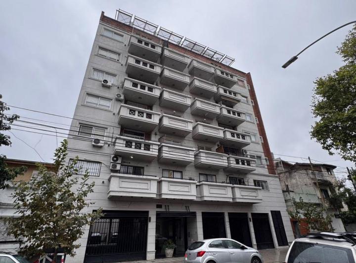 Departamento 2 Ambientes Al Frente con Balcon y Cochera
