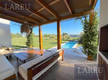Casa · 910m² · 5 Ambientes · 2 Cocheras · Casa Alquiler Temporal Medal Country Club