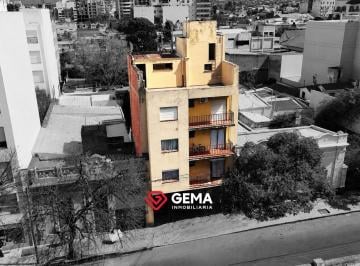 Casa · 823m² · 11 Ambientes · 2 Cocheras · Casa + Edificio en 20 de Febrero Al 400