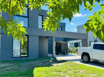 Casa · 5 Ambientes · 2 Cocheras · Casa en Venta en El Canton - Golf - 5 Amb - Pileta - Vista Al Golf.
