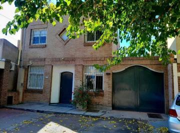 Casa · 106m² · 2 Dormitorios · 2 Cocheras · Casa en Venta Dos Plantas en Pasaje Cdad de Copiapo, Dorrego, Mendoza