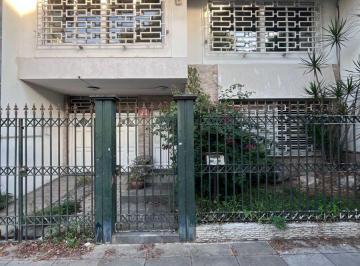 Casa de 6 ambientes, Villa del Parque · Casa a Reciclar en El Corazón de Villa del Parque – Gran Lote, Pileta y Potencial de Desarrollo