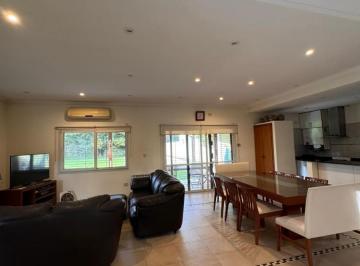Casa · 163m² · 5 Ambientes · 2 Cocheras · Casa en Venta en Calle 25 Entre 425 y 426, Villa Elisa