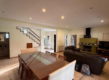 Casa · 163m² · 5 Ambientes · 2 Cocheras · Casa en Venta en Calle 25 Entre 425 y 426, Villa Elisa