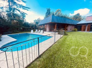 Casa · 285m² · 8 Ambientes · 2 Cocheras · Venta Hermosa Casa en Pilar del Lago Country Club - Barrio Cerrado