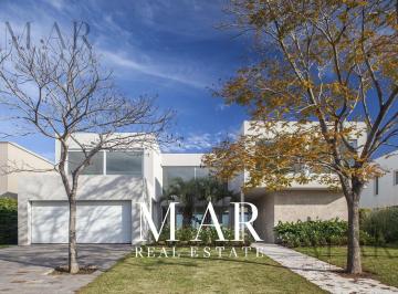 Casa · 538m² · 6 Ambientes · 2 Cocheras · Casa en Venta y Alquiler con Vista a La Cancha de Golf. Barrio El Golf. Nordelta