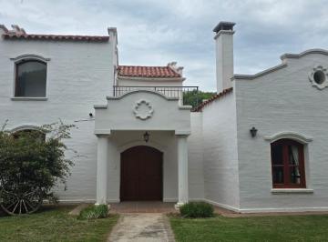 Casa · 467m² · 5 Dormitorios · 2 Cocheras · Venta - Casa 5 Dorm. 4 Baños - Campos del Virrey