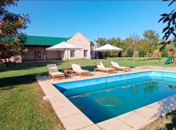 Casa · 185m² · 5 Ambientes · 2 Cocheras · Casa en Venta. 3 Dorm. Mas Dep. Servicio. Haras El Malacate, Exaltación de La Cruz