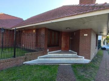 Casa · 127m² · 3 Ambientes · 1 Cochera · Chalet 3 Amb. con Jardin Al Frente, Patio y Garage - Zona: Peralta Ramos Oeste