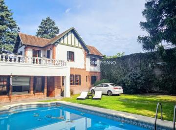 Casa · 320m² · 8 Ambientes · Casa en Venta en Ituzaingó, G. B. a. Zona Oeste, Argentina